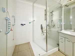 SHOWER ROOM- click for photo gallery